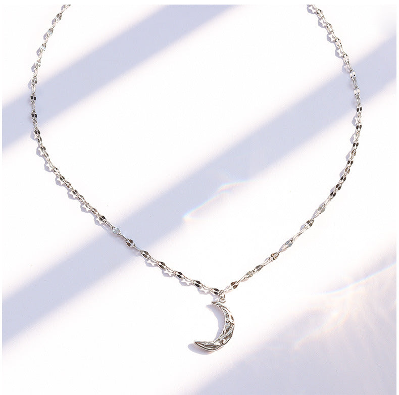 Hammered Moon Pendant Necklace Gold / Silver